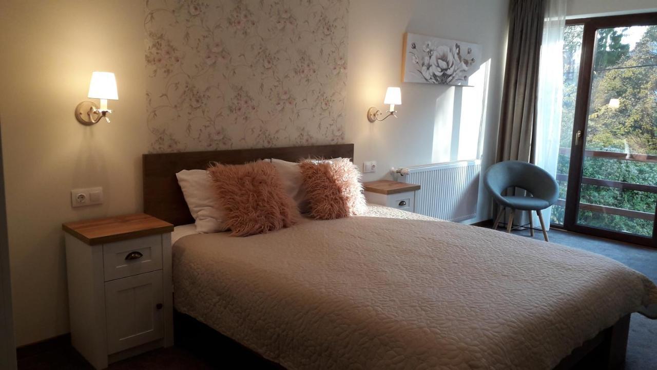 Hotel Lanobila à Sinaia Extérieur photo