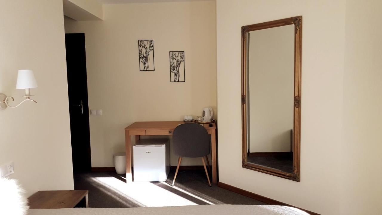 Hotel Lanobila à Sinaia Extérieur photo